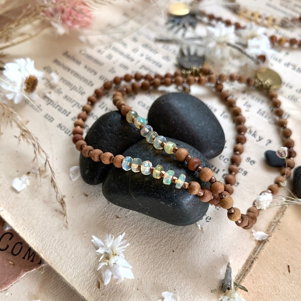 HAND-MADE FIERY WELO OPAL PETITE BEADED BRACELET